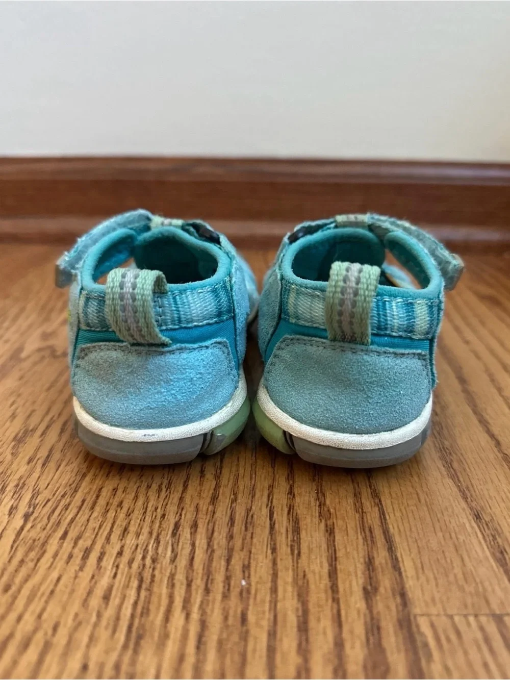 KEEN Seacamp CNX Sandals Girls Size 10 Turquoise